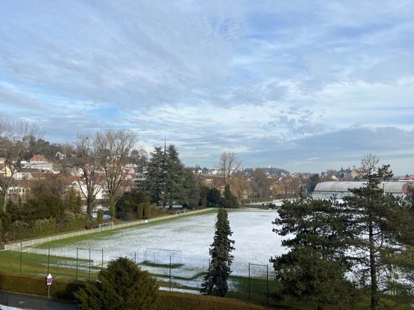 Appartement T4 à rénover avec cave et garage à la Banane