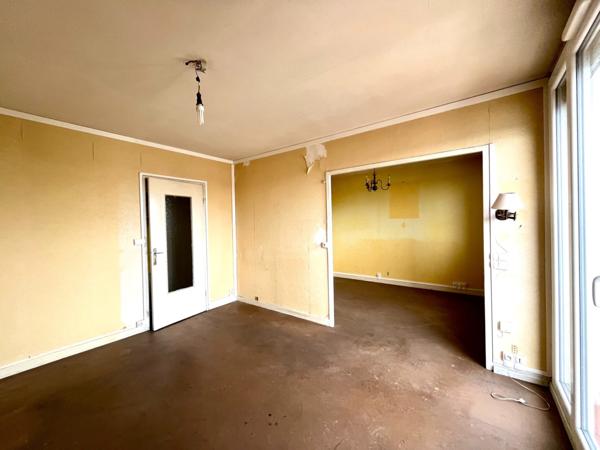 Appartement T4 à rénover avec cave et garage à la Banane
