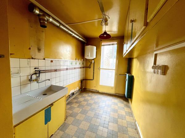 Appartement T4 à rénover avec cave et garage à la Banane