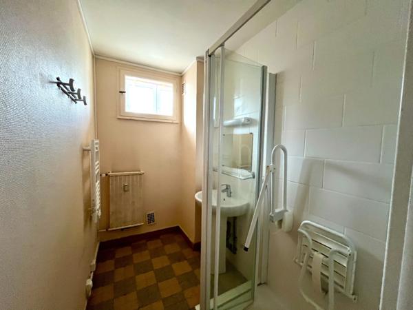 Appartement T4 à rénover avec cave et garage à la Banane