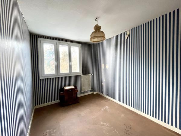 Appartement T4 à rénover avec cave et garage à la Banane