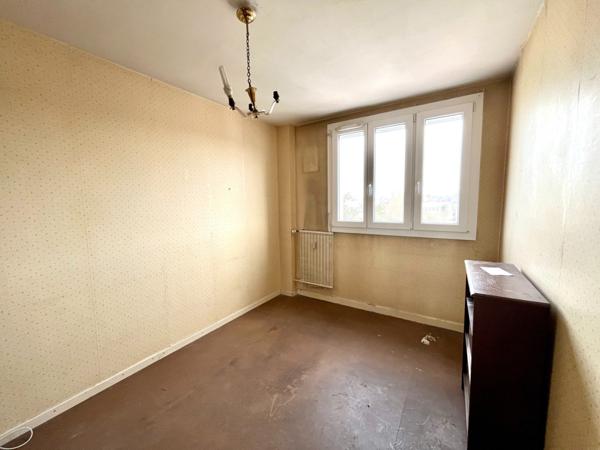 Appartement T4 à rénover avec cave et garage à la Banane
