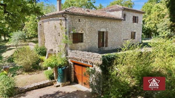 Maison en pierre avec garage, piscine et jardin. Penne-d'Agenais (47140)