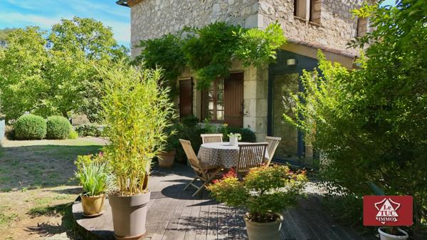 Maison en pierre avec garage, piscine et jardin. Penne-d'Agenais (47140)