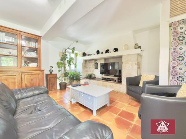 Maison en pierre avec garage, piscine et jardin. Penne-d'Agenais (47140)