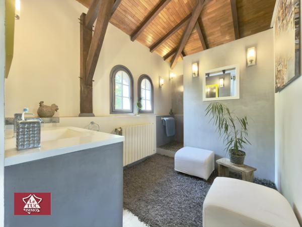 Maison en pierre avec garage, piscine et jardin. Penne-d'Agenais (47140)