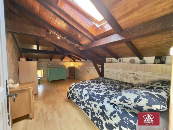Maison en pierre avec garage, piscine et jardin. Penne-d'Agenais (47140)