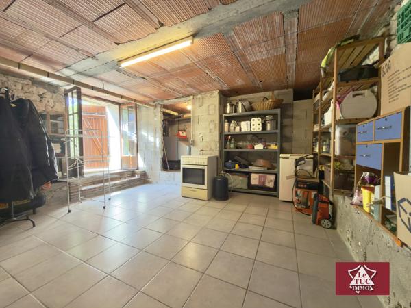 Maison en pierre avec garage, piscine et jardin. Penne-d'Agenais (47140)