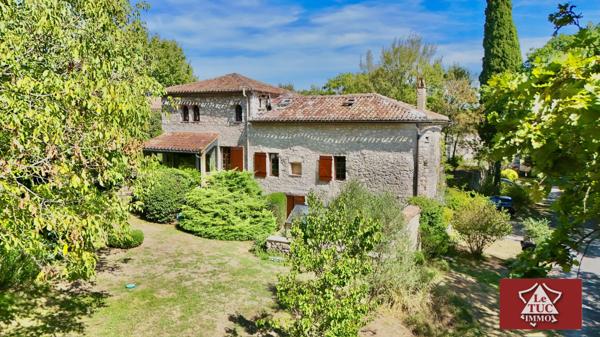 Maison en pierre avec garage, piscine et jardin. Penne-d'Agenais (47140)