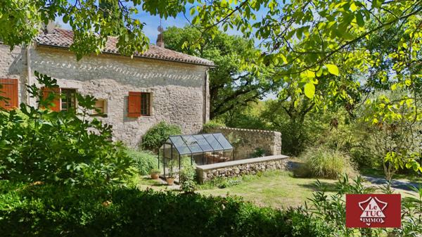 Maison en pierre avec garage, piscine et jardin. Penne-d'Agenais (47140)