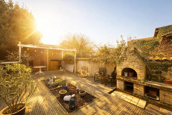 Maison de 3 chambres, et appartement au dernier niveau, salon, cuisine, jardin coeur de ville de Civray