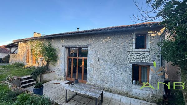 🌿 Charmante Propriété en Pierre avec Deux Espaces de Vie — Frontière Dordogne/Charente