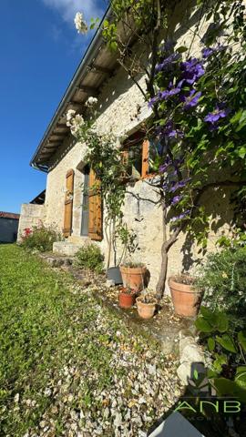 🌿 Charmante Propriété en Pierre avec Deux Espaces de Vie — Frontière Dordogne/Charente