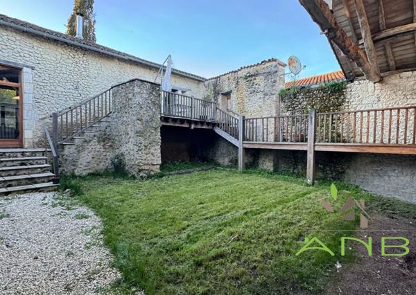 🌿 Charmante Propriété en Pierre avec Deux Espaces de Vie — Frontière Dordogne/Charente