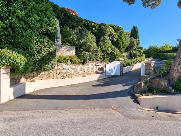 Maison
         6 pièces
        - 186 m² Bien prestige 1 860 000 € *