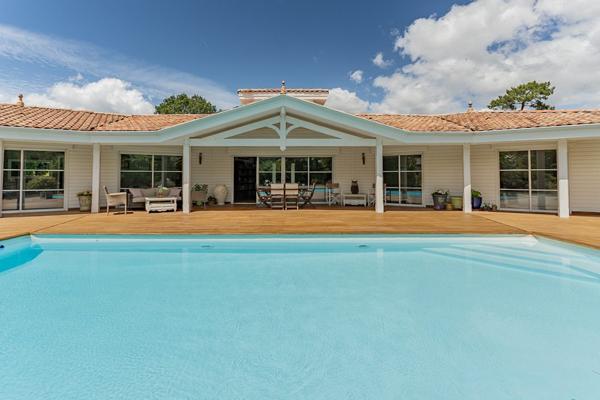 Villa 160m2 Piscine Pool house Garage