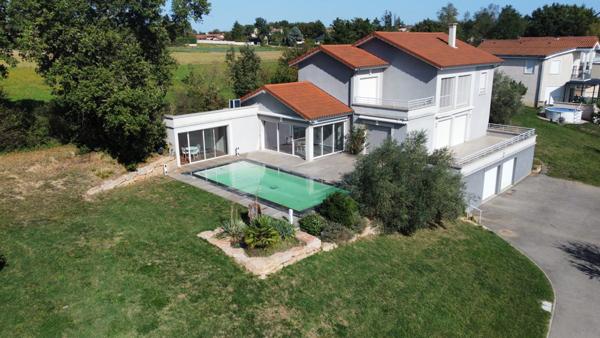SUPERBE MAISON AVEC PISCINE