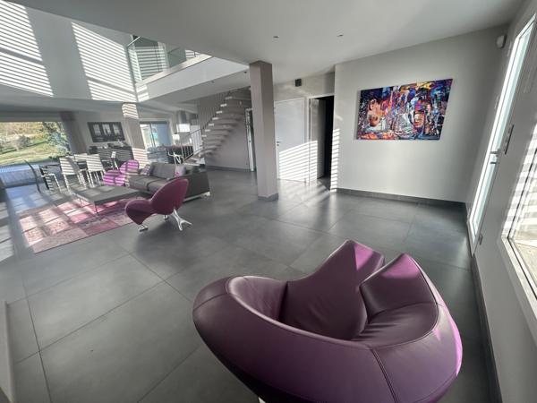 SUPERBE MAISON AVEC PISCINE