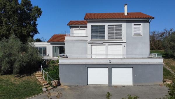 SUPERBE MAISON AVEC PISCINE