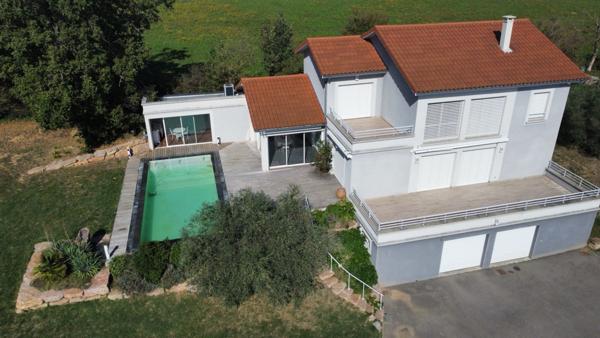SUPERBE MAISON AVEC PISCINE