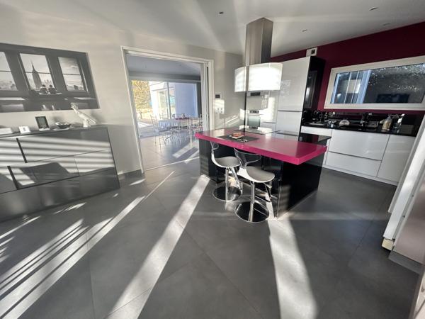 SUPERBE MAISON AVEC PISCINE