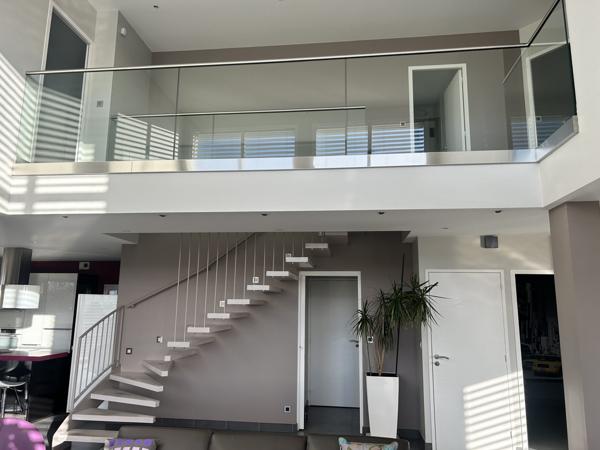 SUPERBE MAISON AVEC PISCINE