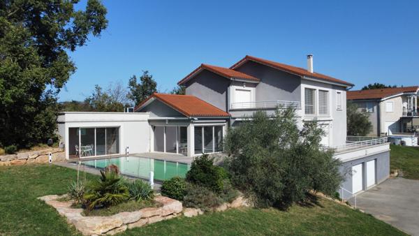 SUPERBE MAISON AVEC PISCINE