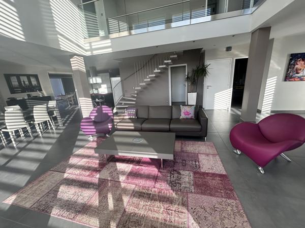 SUPERBE MAISON AVEC PISCINE