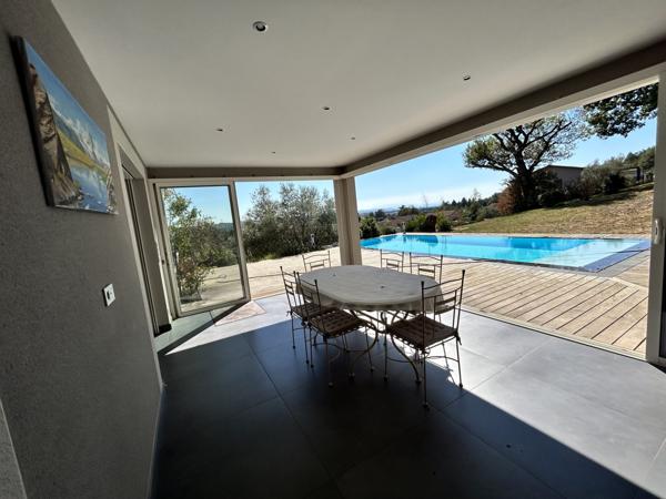 SUPERBE MAISON AVEC PISCINE