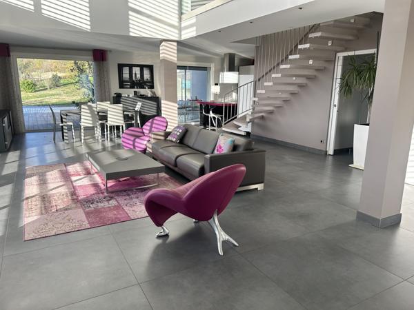 SUPERBE MAISON AVEC PISCINE