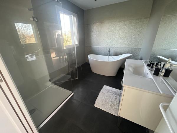 SUPERBE MAISON AVEC PISCINE