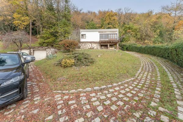 maison situé sur la commune de Baurech avec 2  chambres ainsi que son bureau et ses deux garage et belle vue sur la Garonne