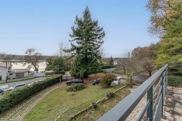 maison situé sur la commune de Baurech avec 2  chambres ainsi que son bureau et ses deux garage et belle vue sur la Garonne