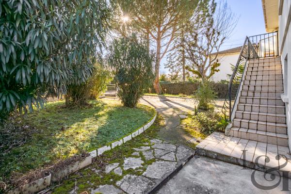 A vendre maison avec jardin proche de toutes les commodités à Sainte-Livrade-sur-Lot