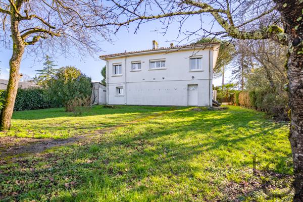 A vendre maison avec jardin proche de toutes les commodités à Sainte-Livrade-sur-Lot