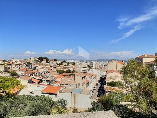 A louer appartement de type 4 avec terrasse et box fermé à Marseille - 13006 quartier VAUBAN