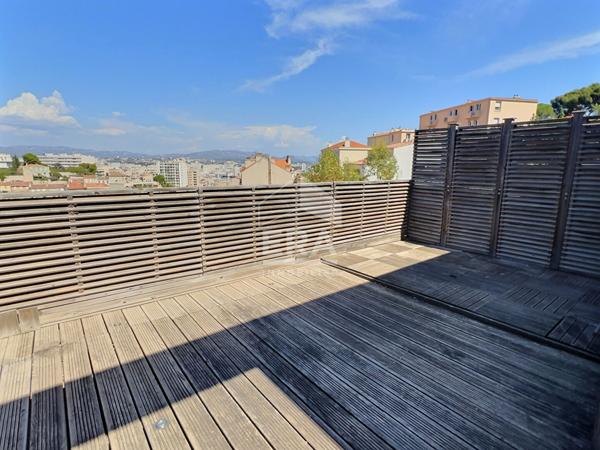 A louer appartement de type 4 avec terrasse et box fermé à Marseille - 13006 quartier VAUBAN
