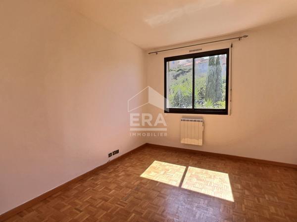 A louer appartement de type 4 avec terrasse et box fermé à Marseille - 13006 quartier VAUBAN