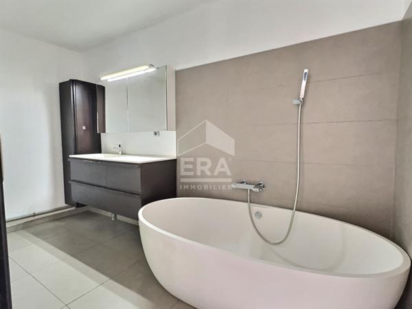 A louer appartement de type 4 avec terrasse et box fermé à Marseille - 13006 quartier VAUBAN