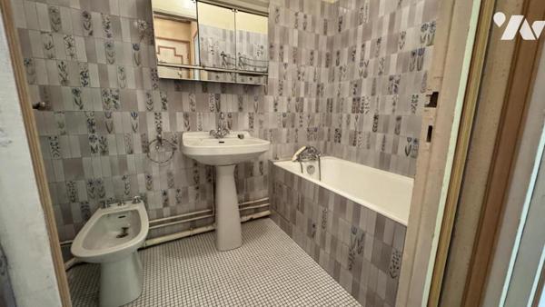 92100 BOULOGNE NORD - APPARTEMENT 2 PIECES -  DERNIER ETAGE - BALCON -PARKING -A RENOVER