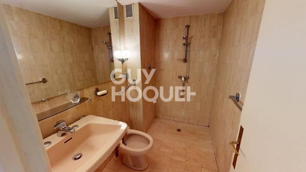 PERPIGNAN en face des Dames de France, Appartement bourgeois, 5 pièces, 140m² avec terrasse.