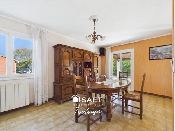 Maison familiale de plain-pied avec 4 chambres, grand garage et  jardin
