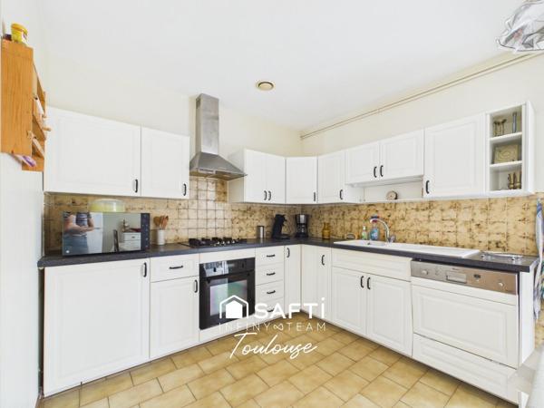 Maison familiale de plain-pied avec 4 chambres, grand garage et  jardin