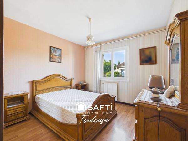 Maison familiale de plain-pied avec 4 chambres, grand garage et  jardin