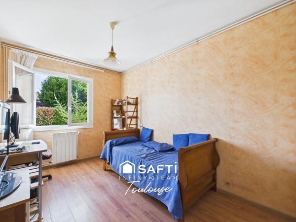 Maison familiale de plain-pied avec 4 chambres, grand garage et  jardin