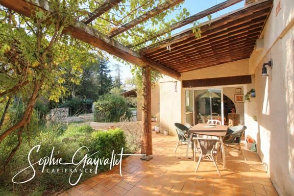 VENTABREN – 180 M², GRAND TERRAIN ET PISCINE À UN PRIX ATTRACTIF POUR LA COMMUNE
