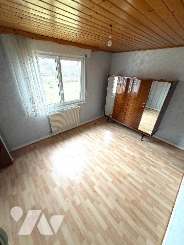 A MAICHE, maison des années 70 d'une surface d'environ 154 m² habitable et un grand terrain.