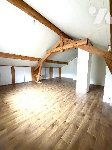 A MAICHE, maison des années 70 d'une surface d'environ 154 m² habitable et un grand terrain.