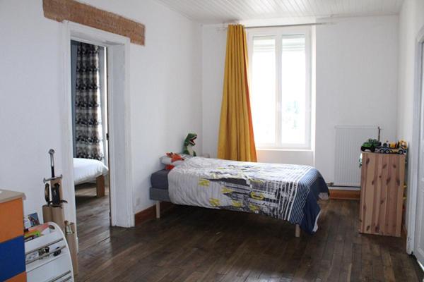 Maison  avec jardin , garage et appartement indépendant