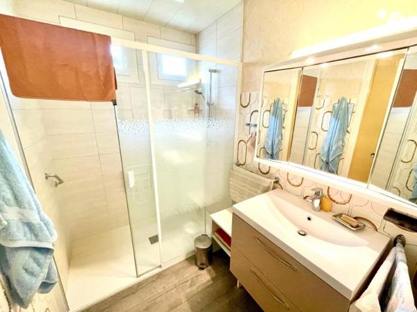 GRANDE MAISON FAMILIALE DE 164 M² - LA ROUEYRE DES BESSONS